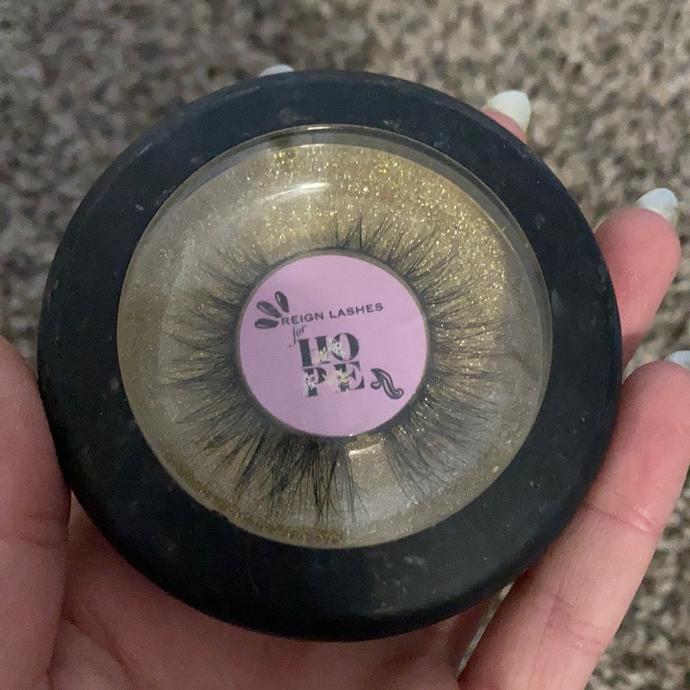 Reign lashes *hope*